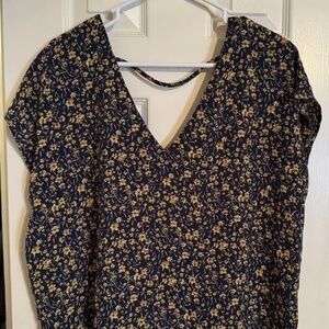 NWOT Forever 21 Blue Yellow Floral Flower Women’s V Neck Shirt Top Size Medium